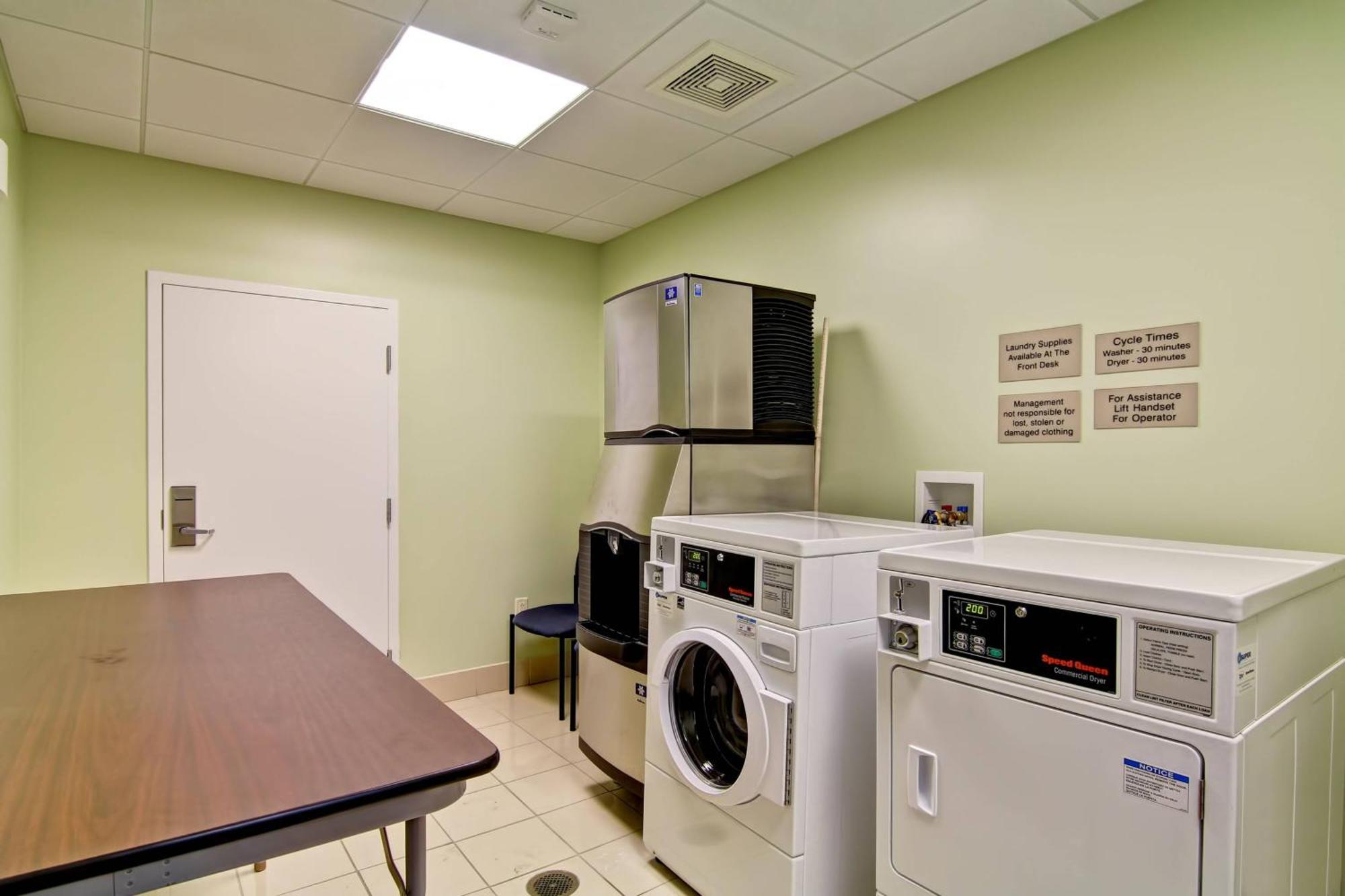 Springhill Suites Erie Kearsarge Экстерьер фото